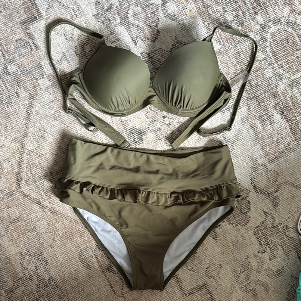 Chic Green Bikini Set with Textured Design